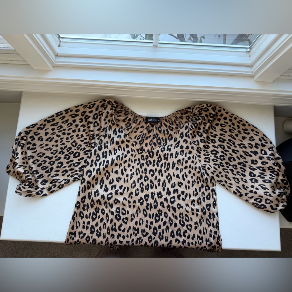 Fabrik Leapord Satin Blouse sz M